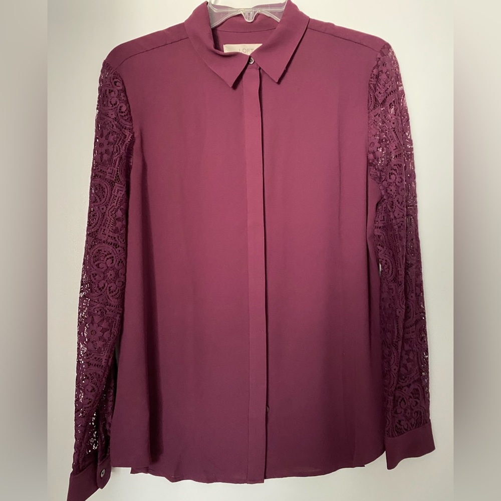 Flowy button down with lace sleeves. Great fall color.  Excellent condition.